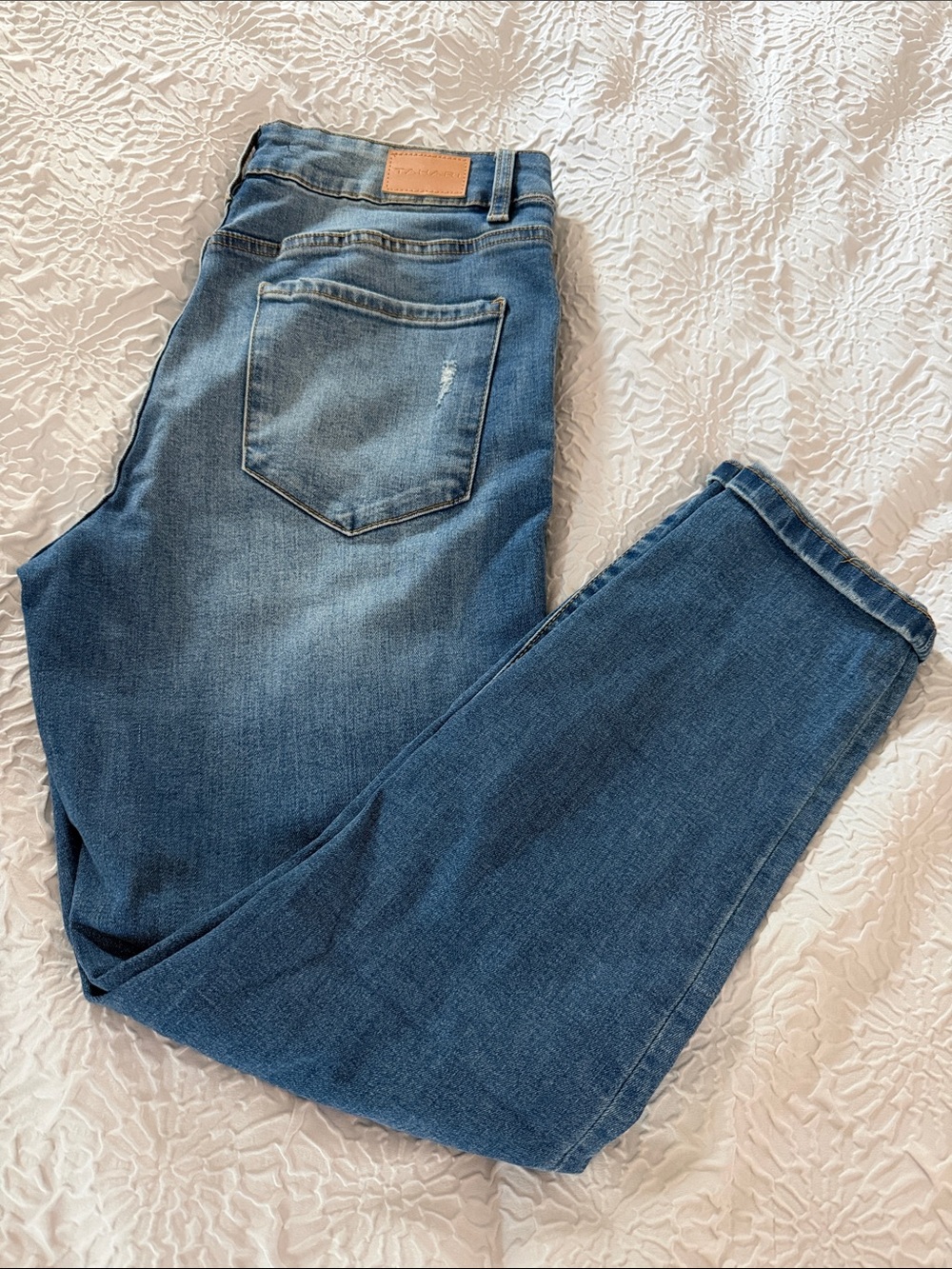 Tahari Men's Straight Jeans in Medium Blue Wash